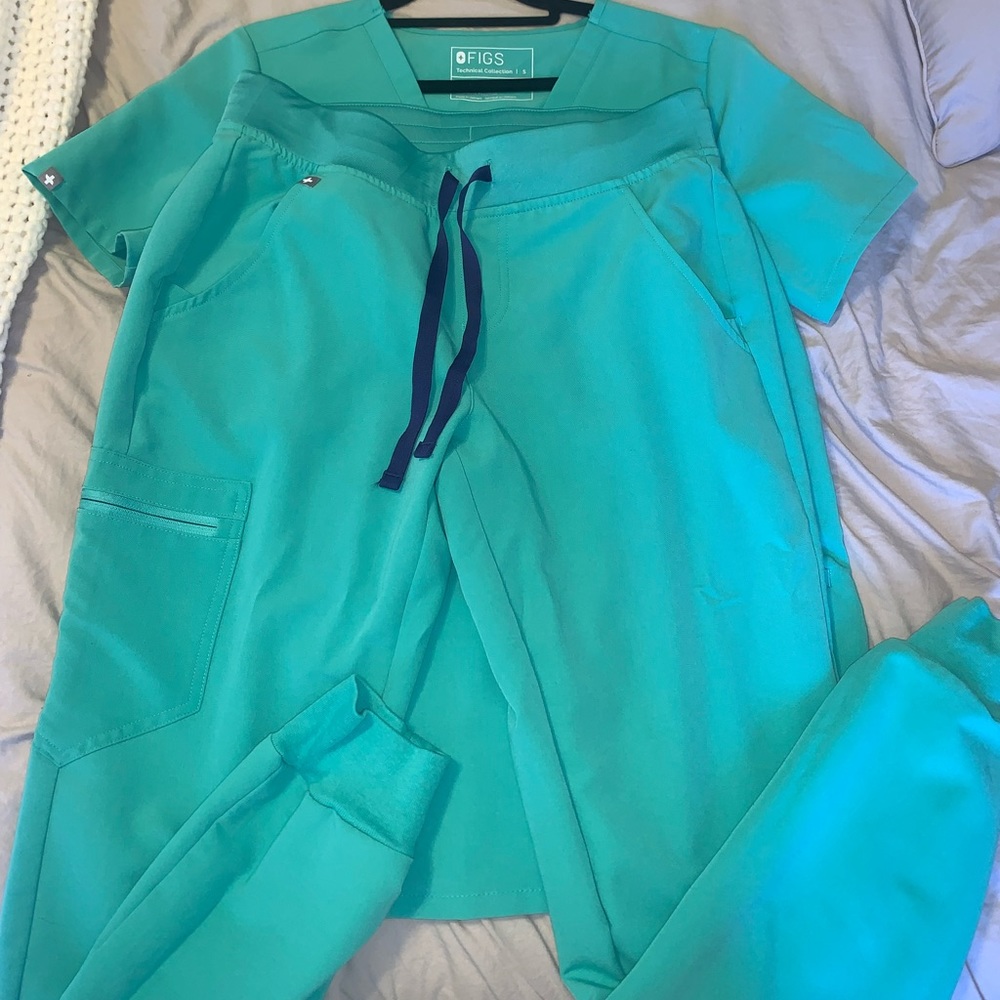 Perfect condition Surgical Green Figs set